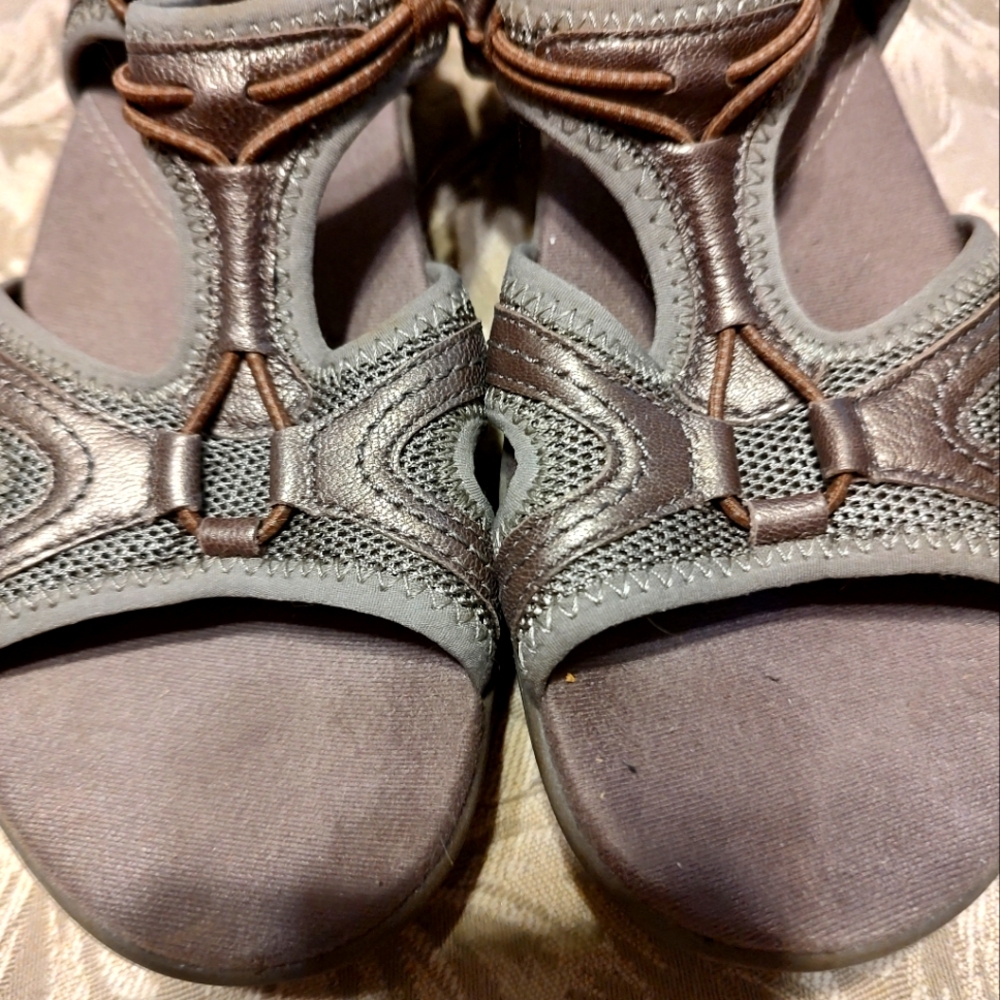 🍂 Wonderful Genuine Leather Clarks Bronze-Tan Hiking-Walking Sandals - 7 - Picture 9 of 13